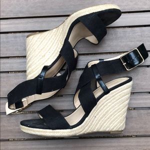 Banana Republic Black and Tan wedge size 9.5